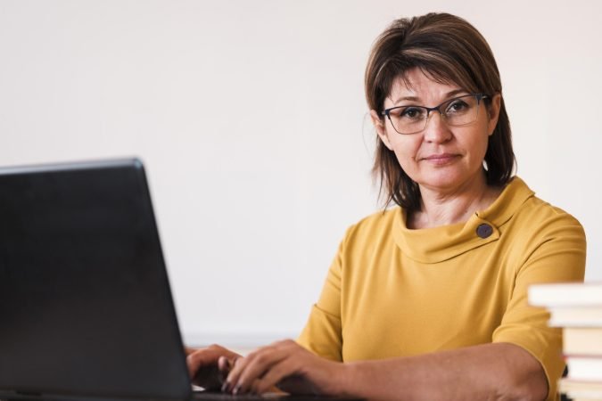 female-teacher-with-laptop